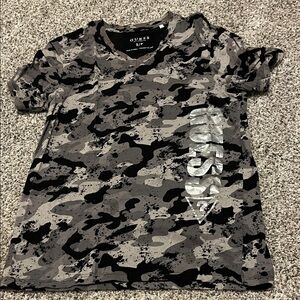 GUESS Mens Camo Tee - Black, Gray, and White